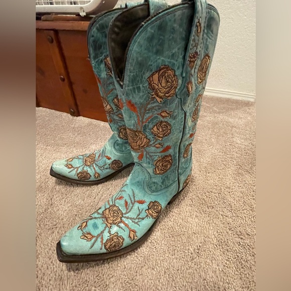 Lucchese Turquoise Roses and thorns boots - Picture 9 of 12